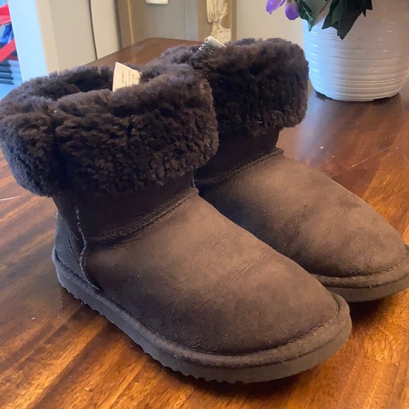 UGG AUSTRALIA CLASSIC SHORT 5825. - Picture 9 of 16